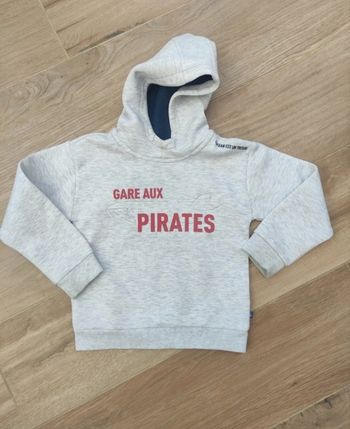 Pull tape à l'oeil très bon état 6 ans
