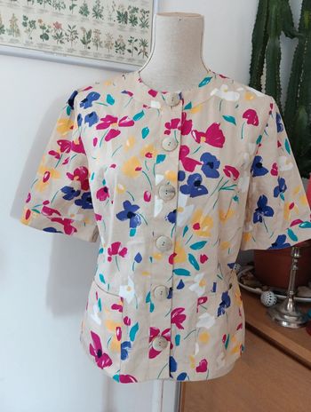 Blouse fleurie vintage 
Boutonnée,
100% coton,