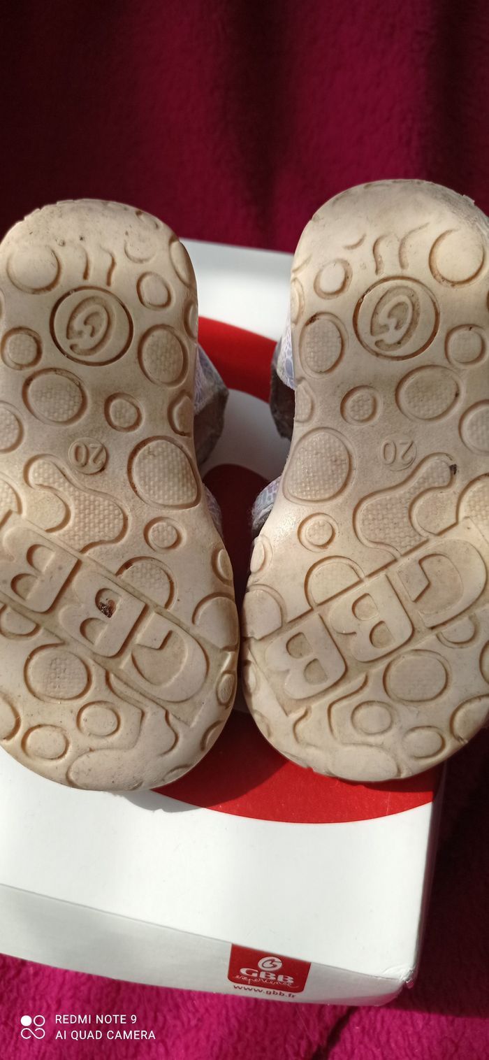 Jolie paire de sandales gbb - photo numéro 4