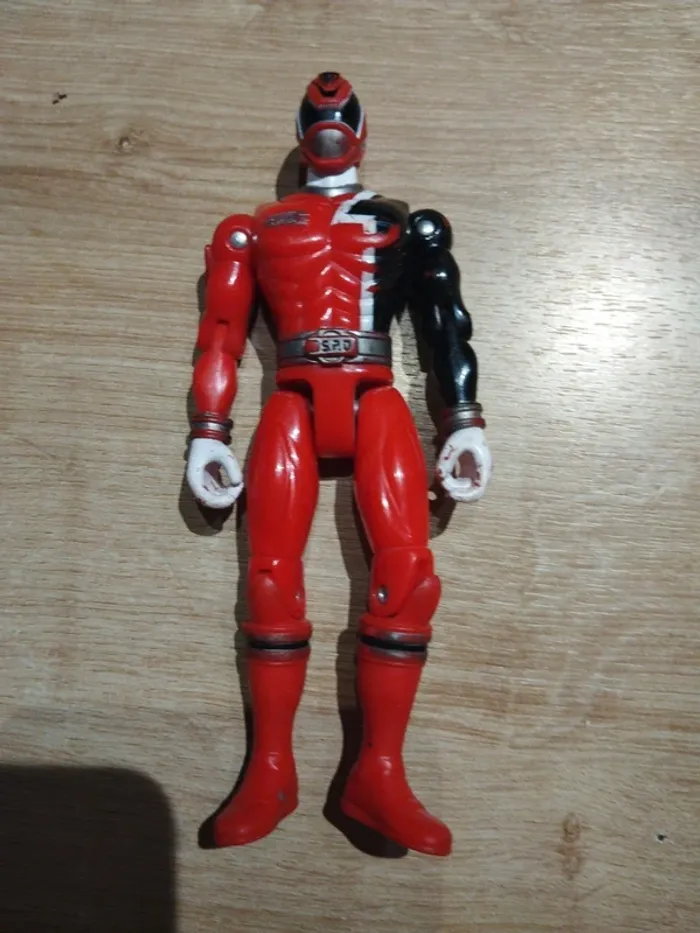 Power rangers spd rouge Bandai 2005