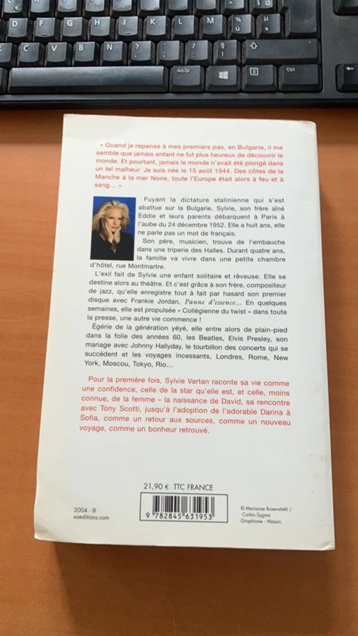 Livre. Entre l'ombre et la lumière. Sylvie Vartan. - photo numéro 2