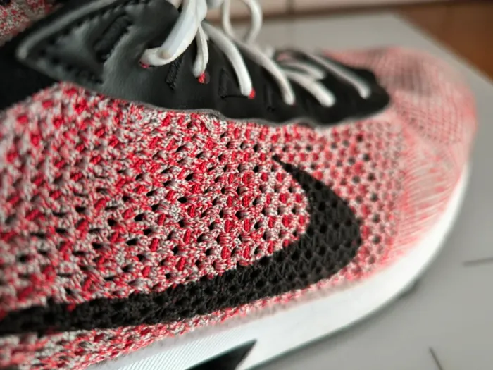 Nike chaussures Air Max FlyKnit Racer coloris rouge / blanc pointure 45 - photo numéro 3