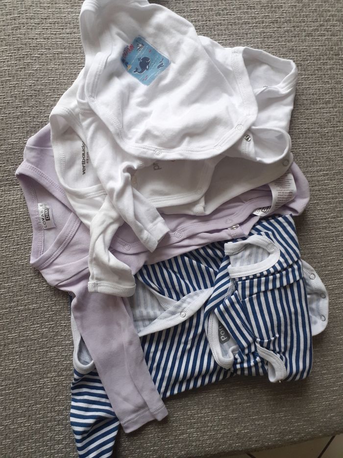 Lot 5 Bodys taille 0 - photo numéro 3