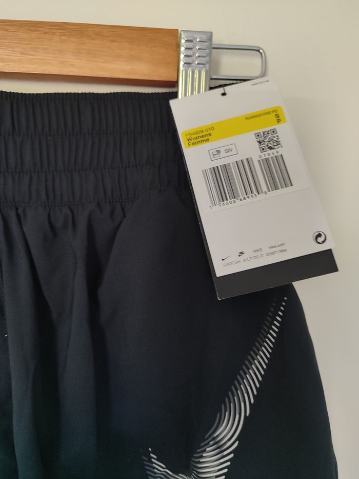 Short Nike neuf - photo numéro 6