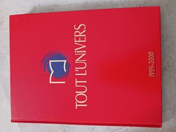 livre tout l'uniers 1999-2000