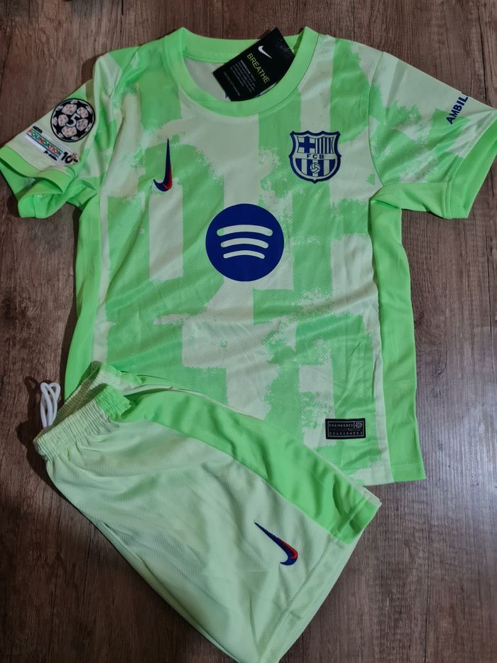 Maillot football FC Barcelone - Taille 12 ans - photo numéro 2