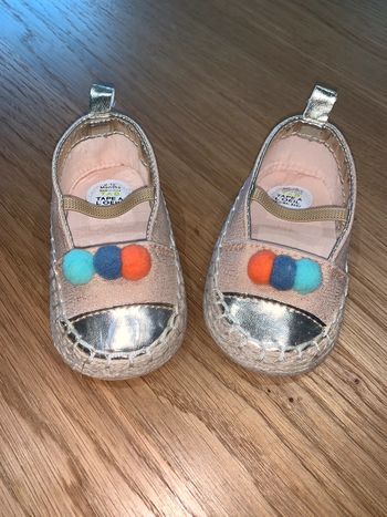 Chaussures bébé fille Tao tape à l’œil  Franges + pompons  Beige + doré Pompons
