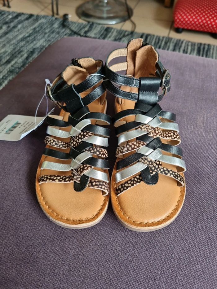 Sandales Vertbaudet cuir neuves taille 29 - photo numéro 2