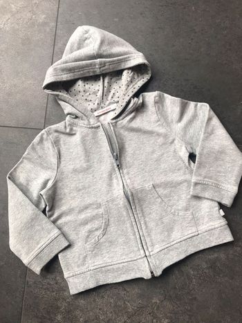 Gilet à capuche gris 3 ans