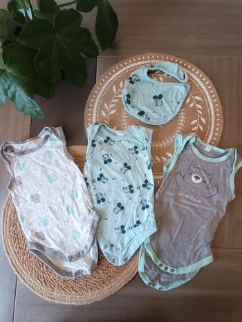 🐼 Lot Bodies débardeurs taille 3-6mois