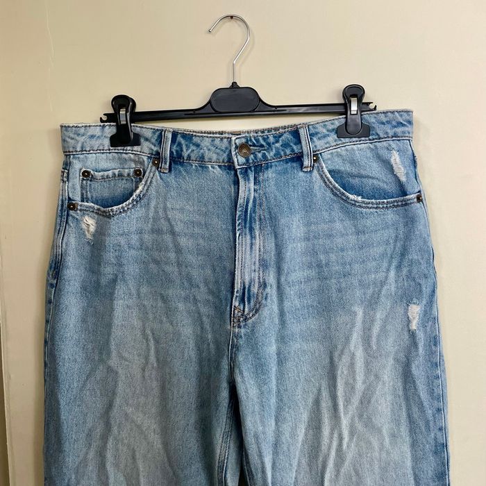 Jean droit bleu clair effet usé Stradivarius taille 42 (L), 100% coton, made in Cambodia V071 - photo numéro 4