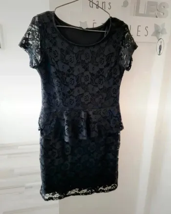 Magnifique robe en dentelle noire