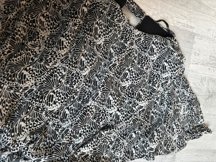 Robe fluide cintrée Mango - Taille S - Motif papillons noir et blanc - photo numéro 2