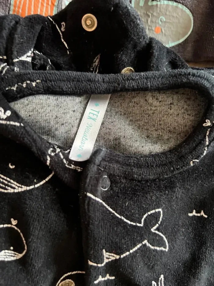 Lot de 4 pyjamas velours avec pieds 6 mois - photo numéro 4