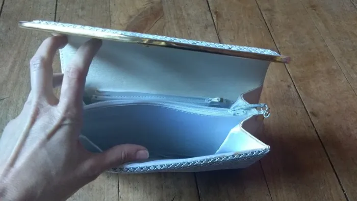 Pochette petit sac blanc et or métallisé. Très belle qualité - photo numéro 4