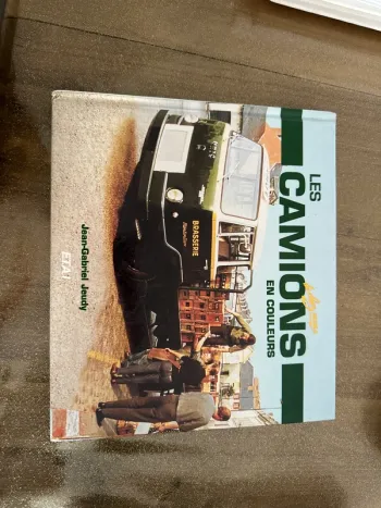 Livre les camions en couleur de chez nous