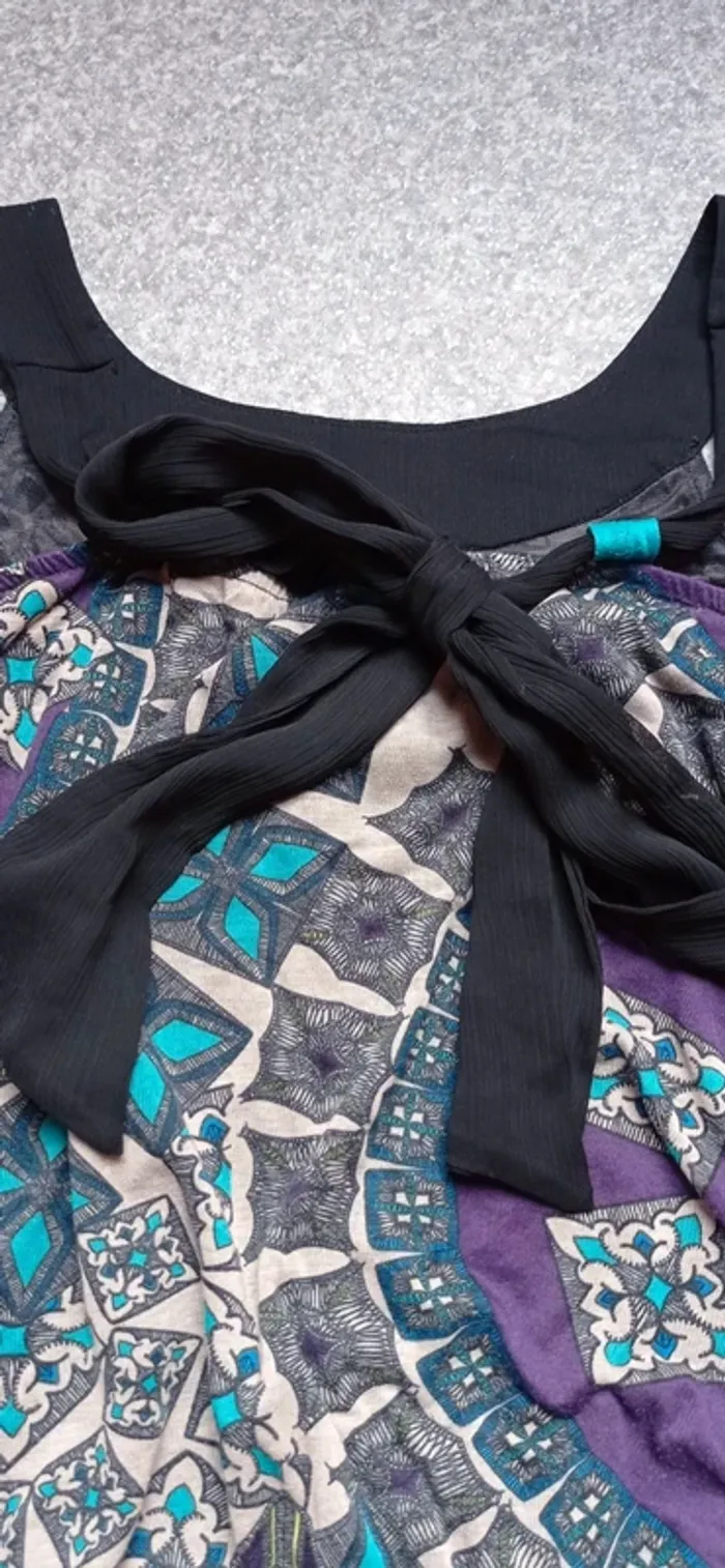 Top été marqué Ici et maintenant
Taille 38/40
Bien porté état satisfaisant tissu qui Bouloche - photo numéro 3