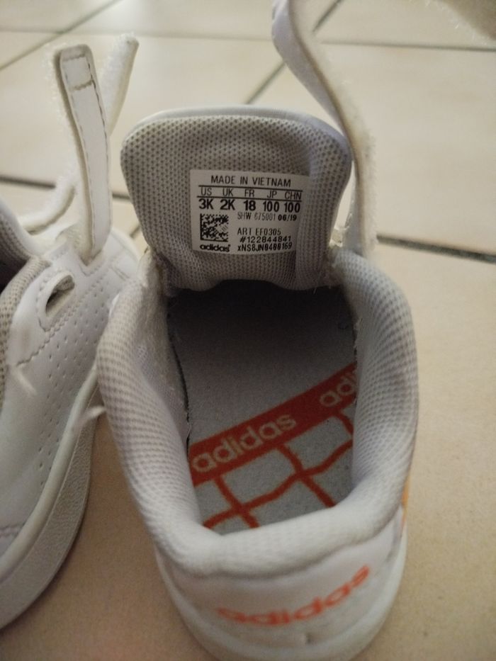 Baskets adidas taille 18 - photo numéro 4