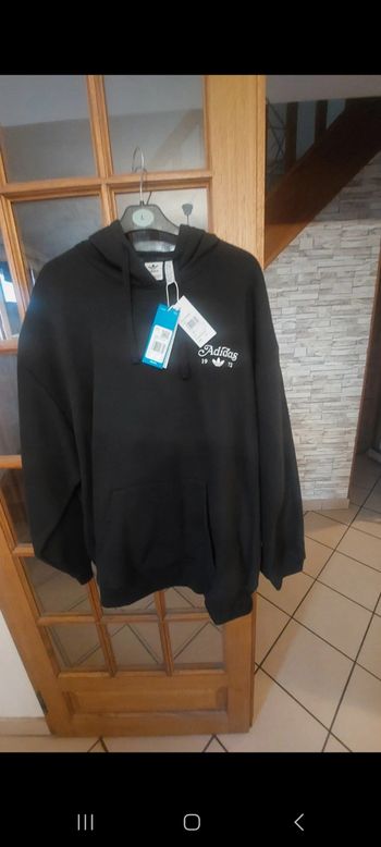 Sweat adidas neuf