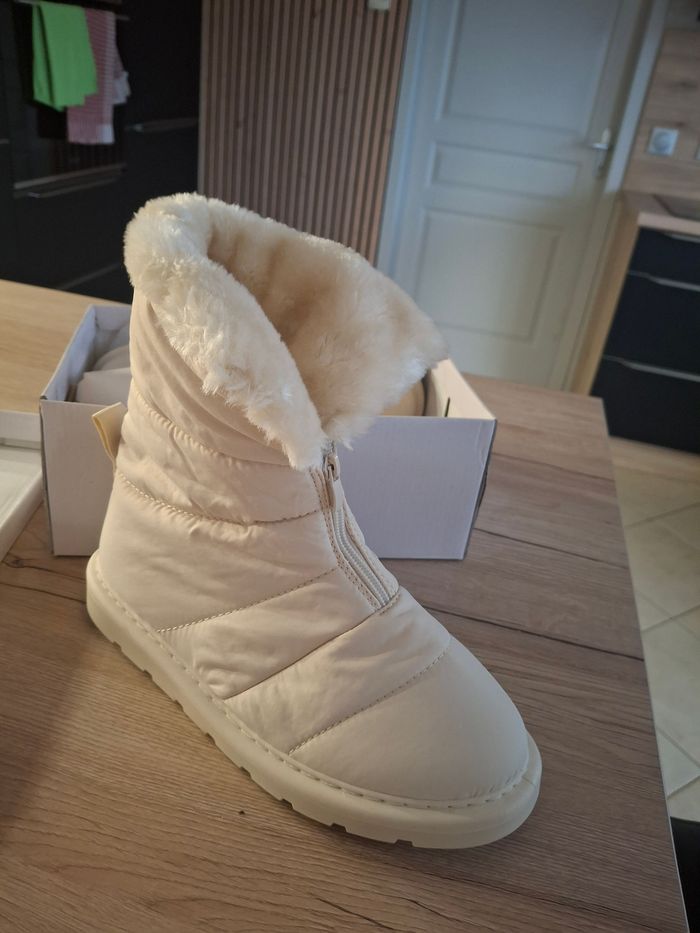 Bottines fourrées écru 38 neuves - photo numéro 2