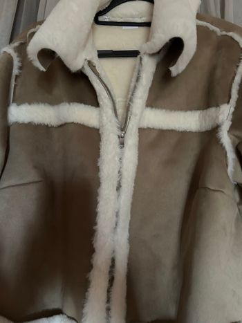 Veste 3/4 légère et très chaude jamais porté