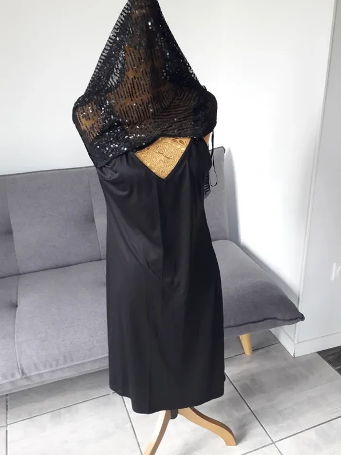 Robe noire à sequins - photo numéro 4
