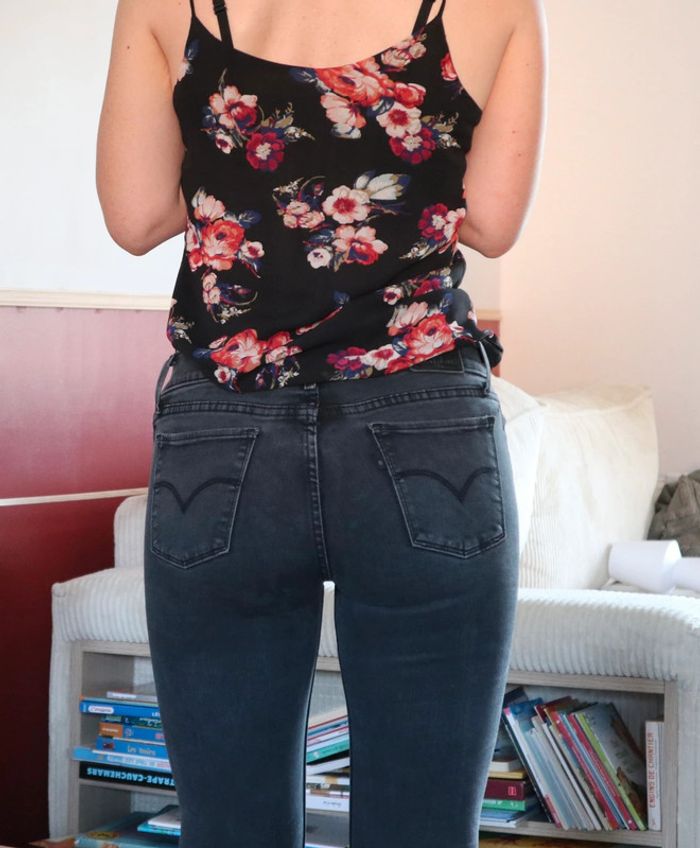 Jean levi’s. 710 super skinny 27
