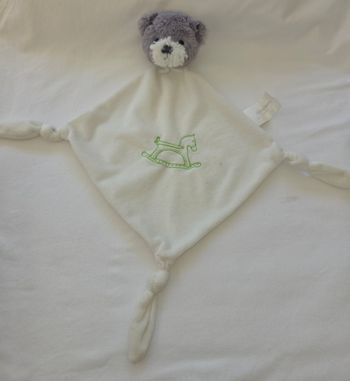 Doudou plat losange chien gris- Cheval a bascule - Carré Blanc