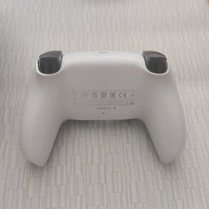 PlayStation 5 Pro avec lecteur de disque/Dualsense Chroma Pearl/MINT + FACTURE - photo numéro 3