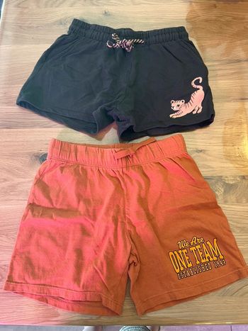 Lot 2 shorts garçon orange et noir H&M 6 ans 116cm