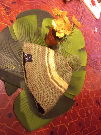 Beau bonnet mixte, vert gris beige à pompom, chaud taille S ou XS