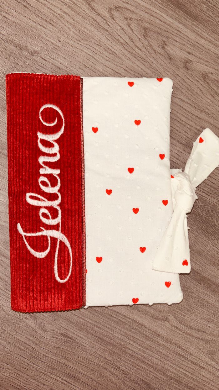 Protège carnet de santé personnalisé 🧵 Brodé prénom – Cadeau naissance unique - photo numéro 2
