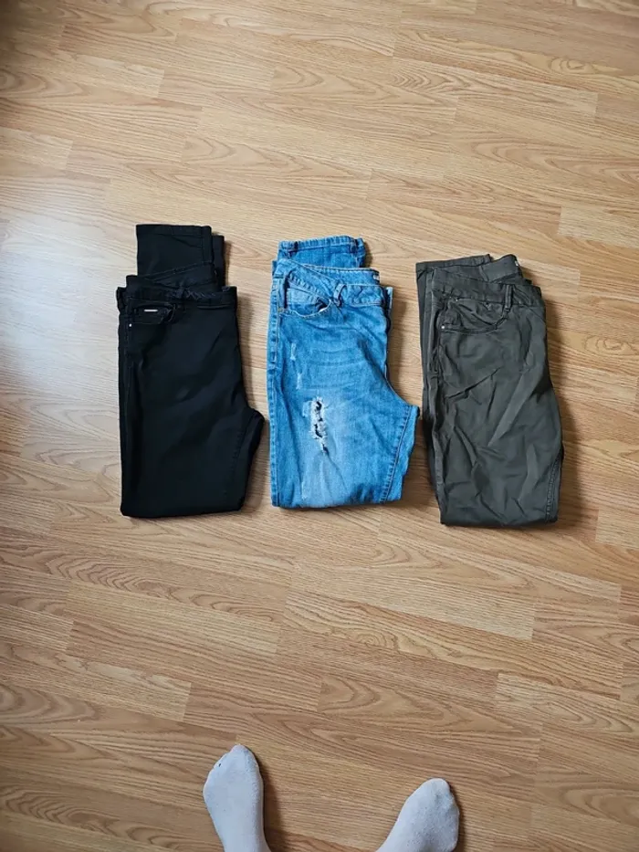 Lot de 2 pantalons + 1 jean femme taille 42