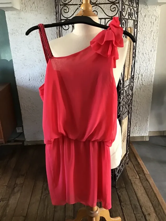 Robe asymétrique rose foncé /corail