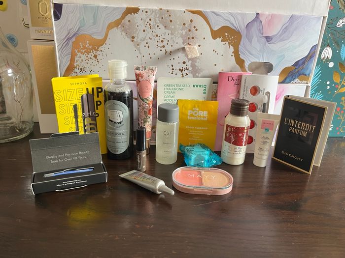 Maxi lot soin, maquillage et parfum neuf