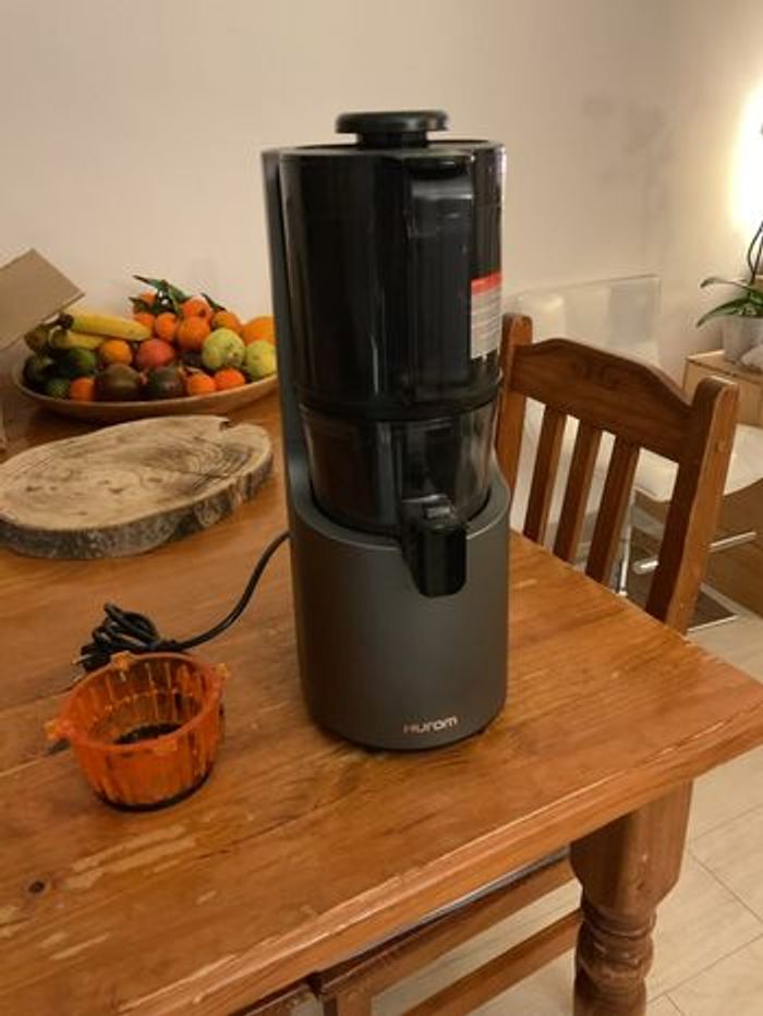 À vendre extracteur de jus hurom 200 très peu servie comme neuf - photo numéro 2