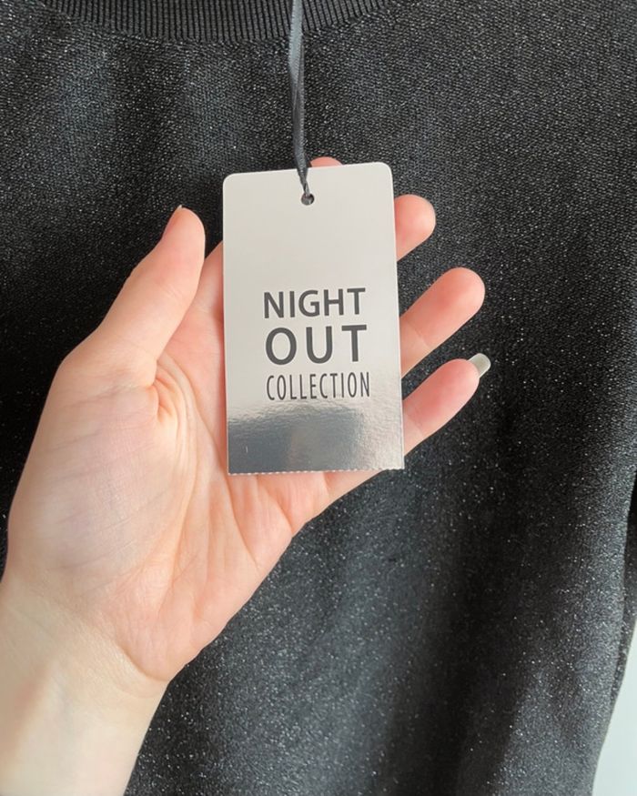 Tee shirt a manches courtes noir pailleté et gris pailleté, taille Xs, marque Jennyfer. - photo numéro 2