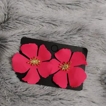 Magnifique boucle d'oreille neuve