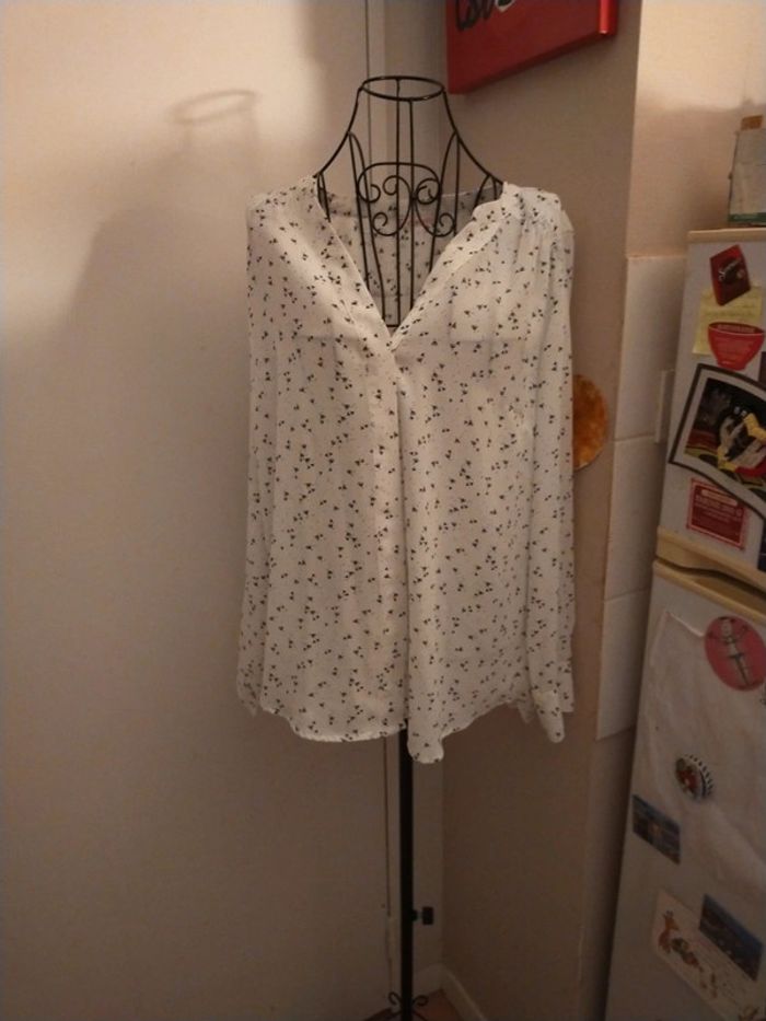 Jolie blouse blanche avec motif sympa - photo numéro 5