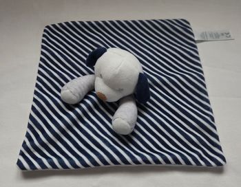 Doudou chien carré plat bleu marine et blanc rayé- Obaibi