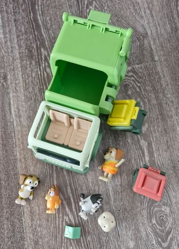 Camion poubelle bluey 