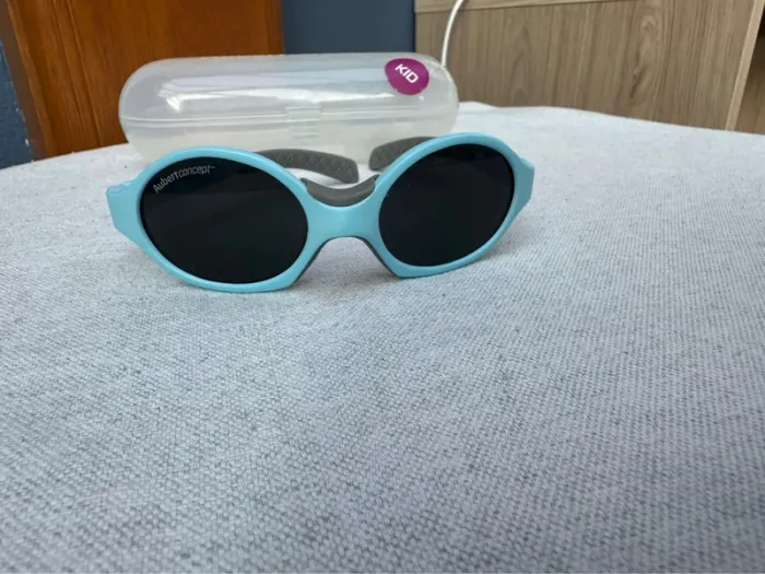 Lunette de soleil bébé Aubert bleu ciel