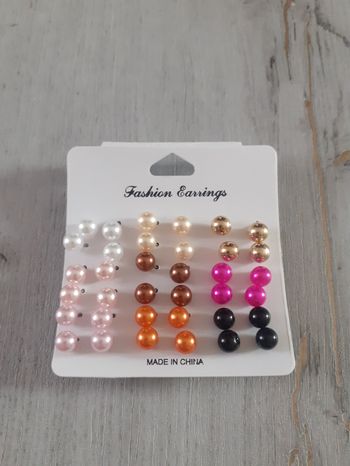 Lot boucles d'oreilles neuves