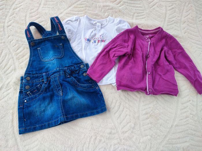 Lot vêtements 6 mois robe salopette jeans, tee shirt, gilet