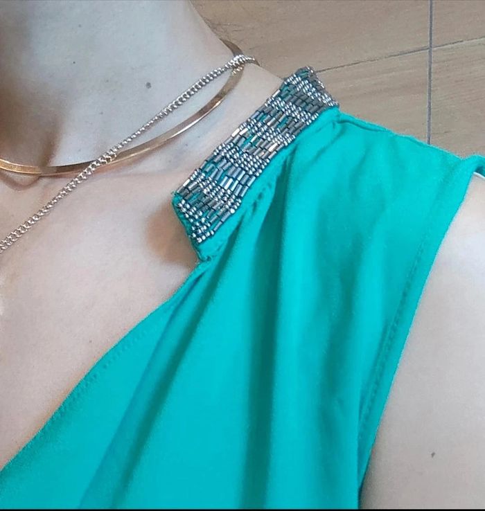 Robe Courte d'été légère. Marque Mango. Couleur Verte.Taille M - photo numéro 4