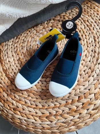 Chaussures  baskets  sandales  tissu  coeur  27