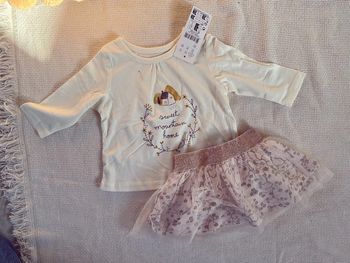 Ensemble jupe tulle fleurie et tee-shirts manches longues neuf