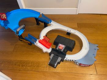 Circuit cars