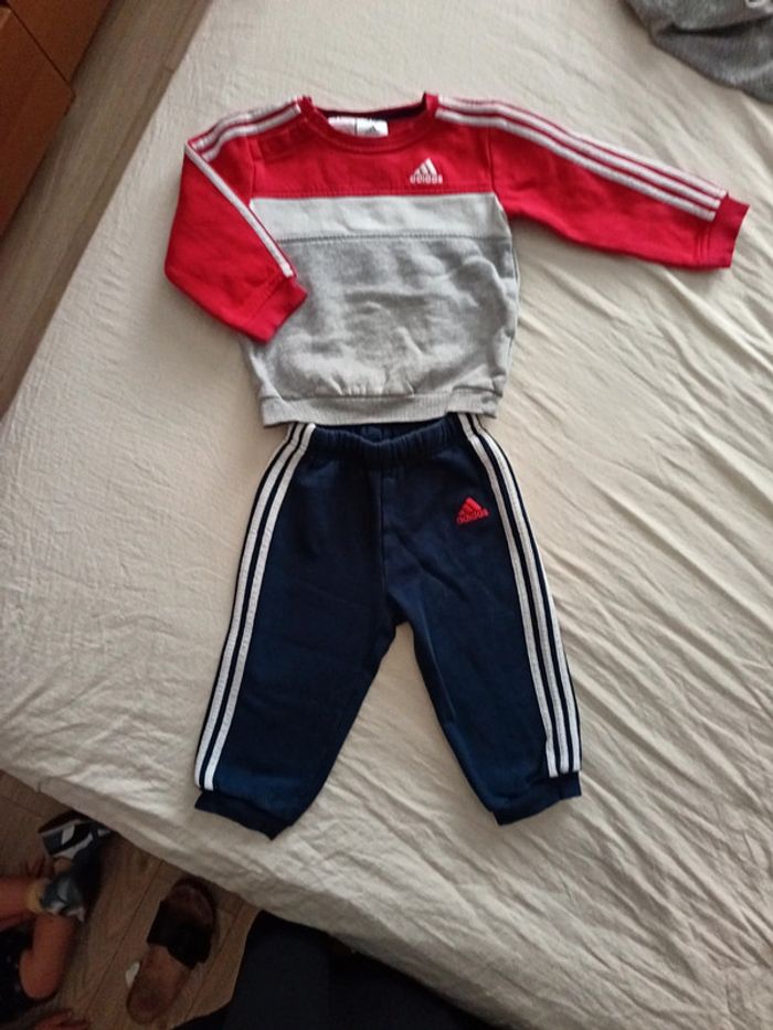 Survêtement addidas 12-18 mois