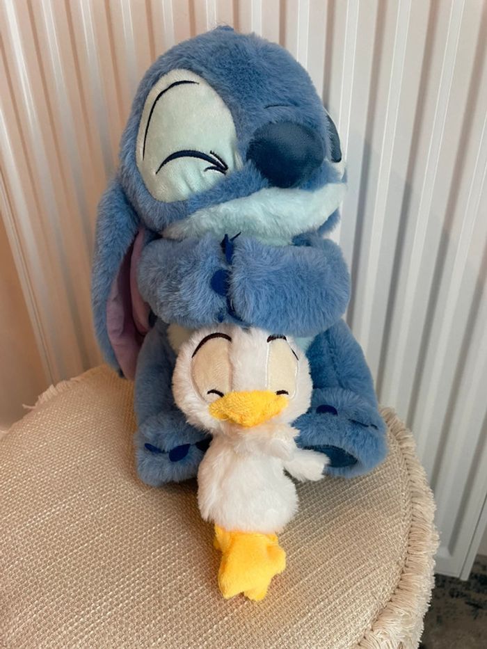 Peluche Disney Stitch enserrant Donald - photo numéro 9